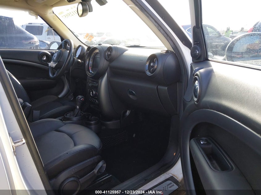 2016 MINI COUNTRYMAN VIN: WMWZC5C57GWU04128