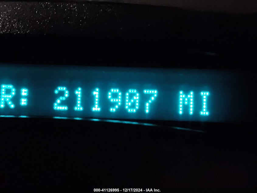 2005 Chevrolet Tahoe Ls VIN: 1GNEK13T65J211319 Lot: 41126995