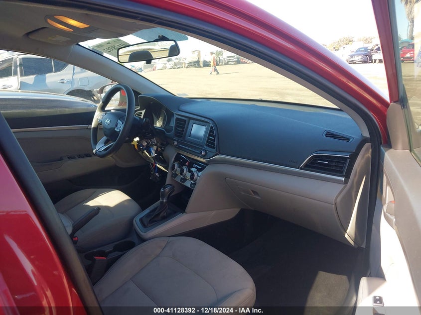2019 HYUNDAI ELANTRA SE - 5NPD74LF6KH452450