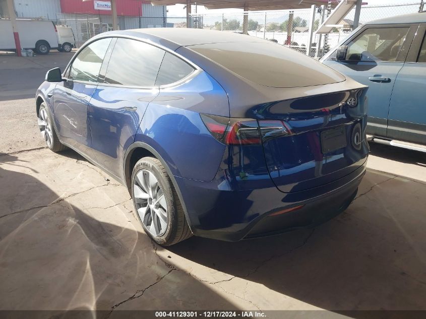 VIN 7SAYGDEE7PF908423 2023 Tesla Model Y, Awd/Long... no.3