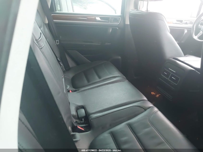 2011 VOLKSWAGEN TOUAREG VIN: WVGFK9BP4BD003462
