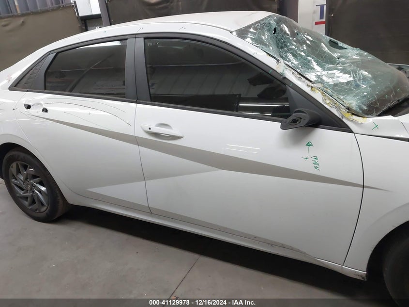 2024 HYUNDAI ELANTRA VIN: KMHLM4DG4RU741270