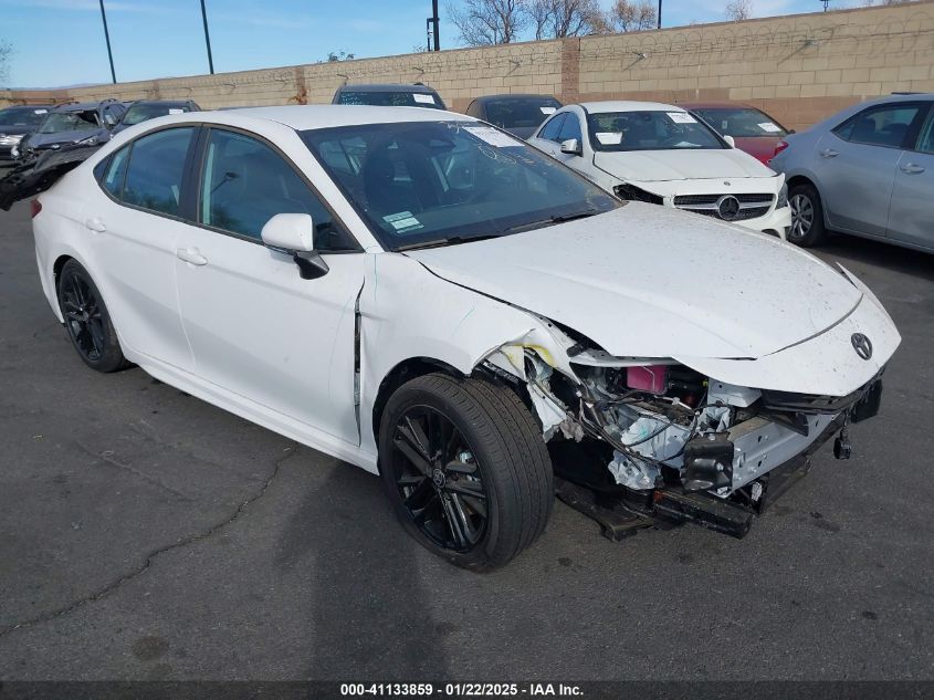 2025 Toyota Camry, SE