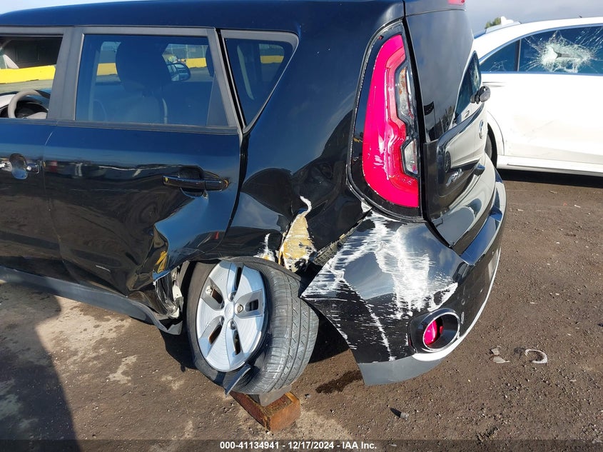2016 KIA SOUL EV VIN: KNDJX3AE0G7013067