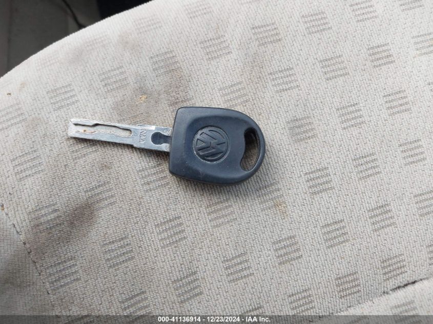 2002 Volkswagen Jetta Gls VIN: 3VWSB69M22M17975 Lot: 41136914