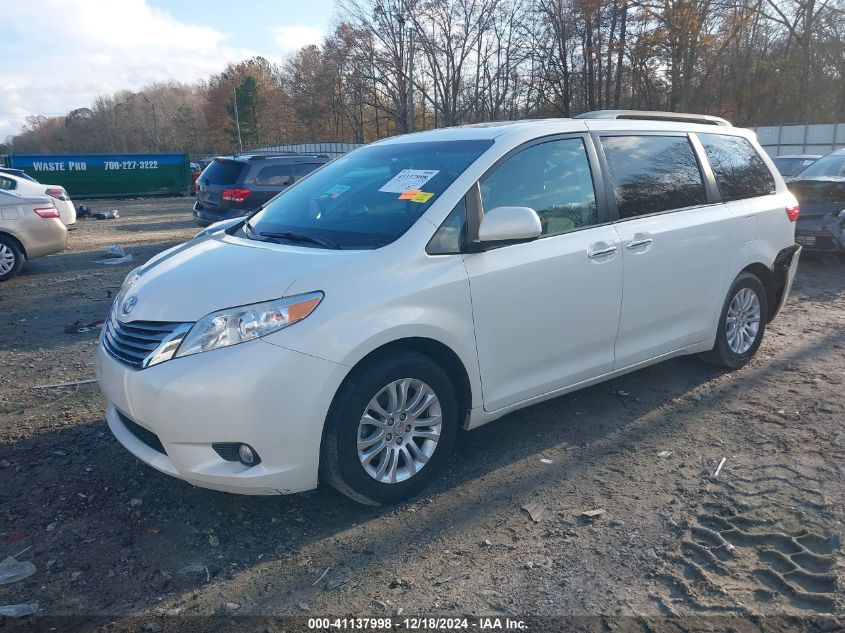 VIN 5TDYZ3DC3HS772192 2017 TOYOTA SIENNA no.2