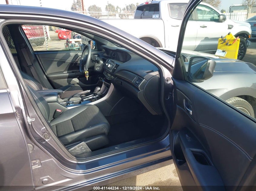 2017 HONDA ACCORD VIN: 1HGCR2F56HA212782