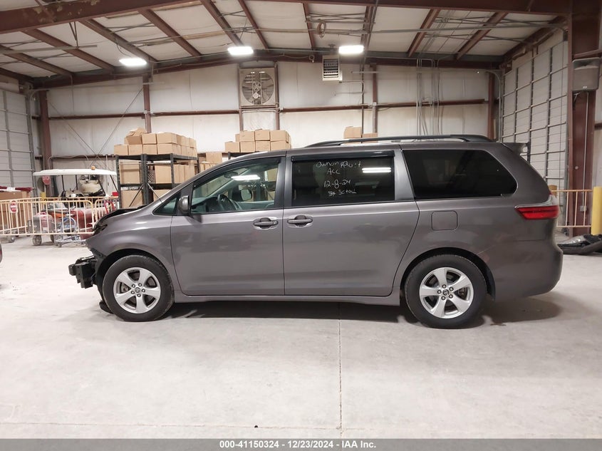 2019 TOYOTA SIENNA VIN: 5TDKZ3DC7KS001733
