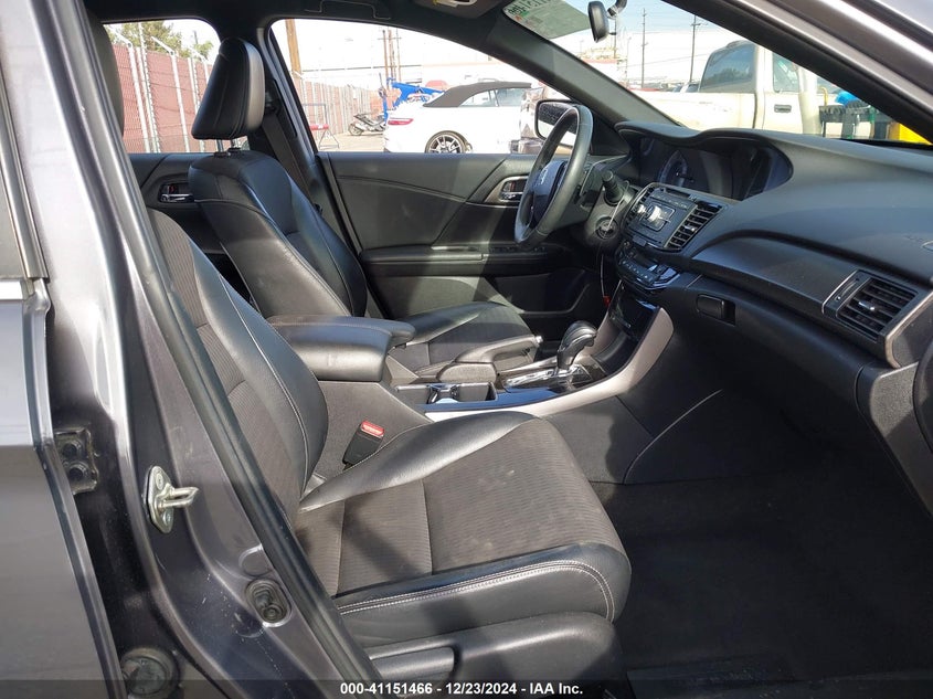 2016 HONDA ACCORD SEDAN VIN: 1HGCR2F55GA203067