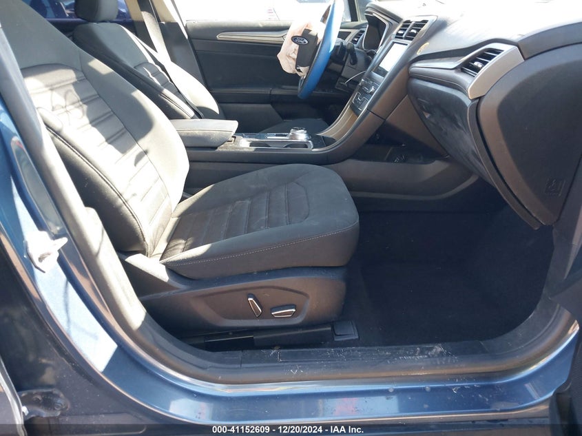 2019 FORD FUSION VIN: 3FA6P0HD4KR132121