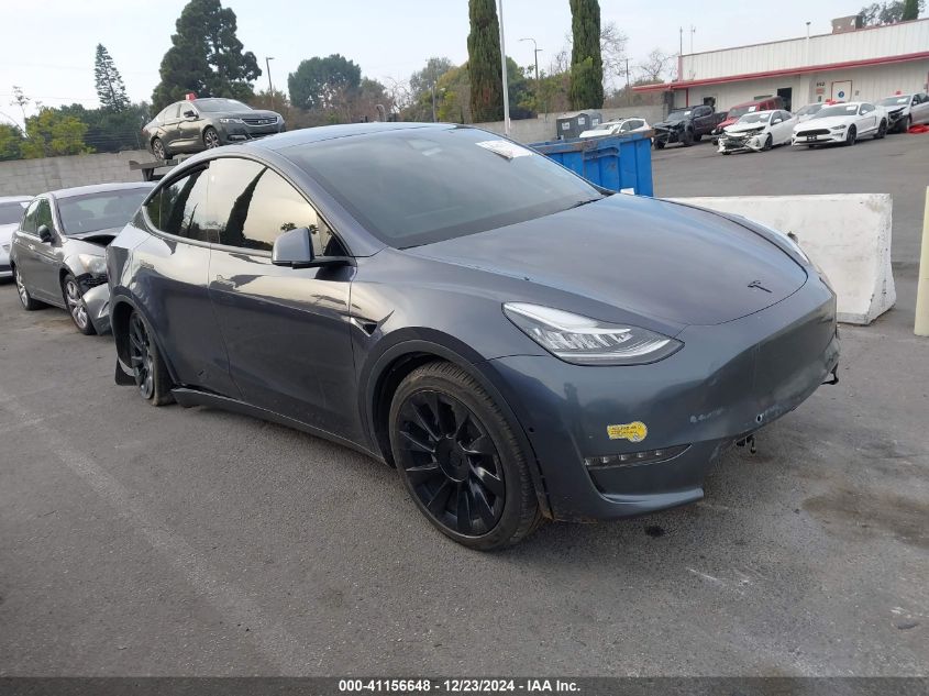 VIN 7SAYGDEE2NF392307 2022 TESLA MODEL Y no.1