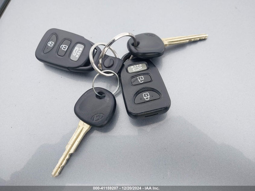 2014 HYUNDAI ELANTRA VIN: KMHDH4AE2EU207576