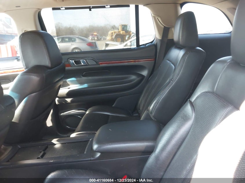 2010 LINCOLN MKT VIN: 2LMHJ5AT1ABJ08925