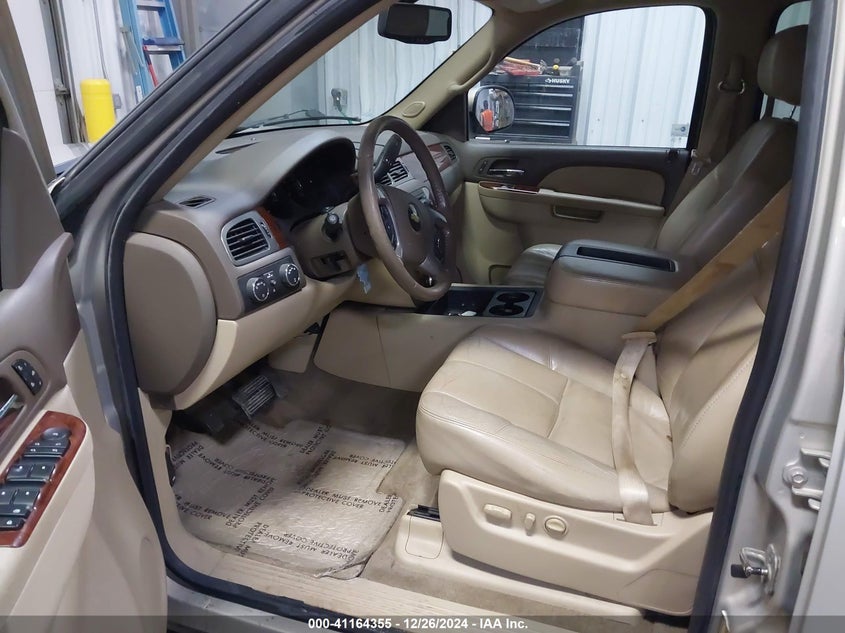 2010 CHEVROLET SUBURBAN 1500 VIN: 1GNUKJE34AR240872