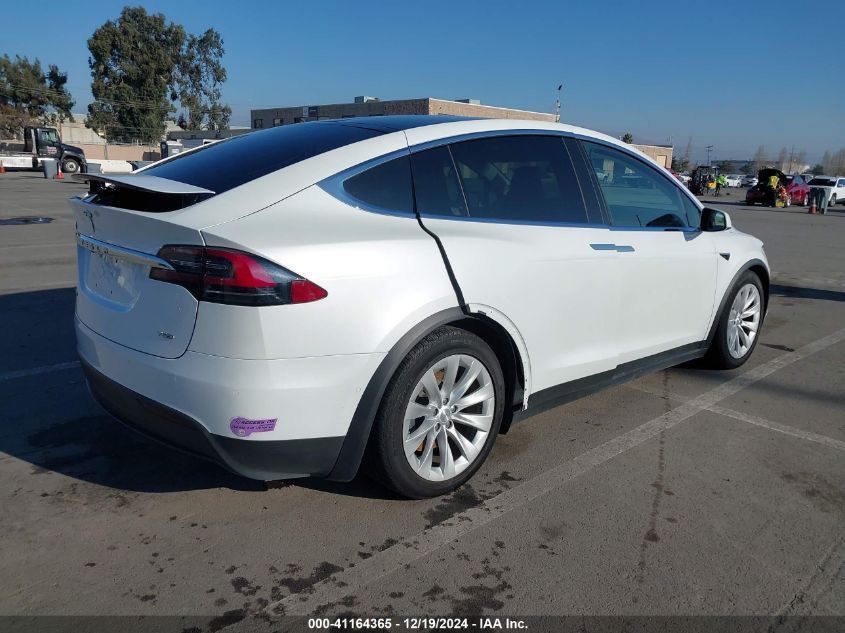 VIN 5YJXCAE23JF138155 2018 Tesla Model X, 100D/75D/... no.4