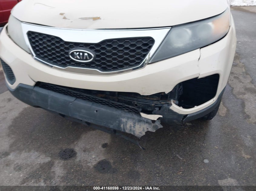 2011 KIA SORENTO VIN: 5XYKT4A29BG147373