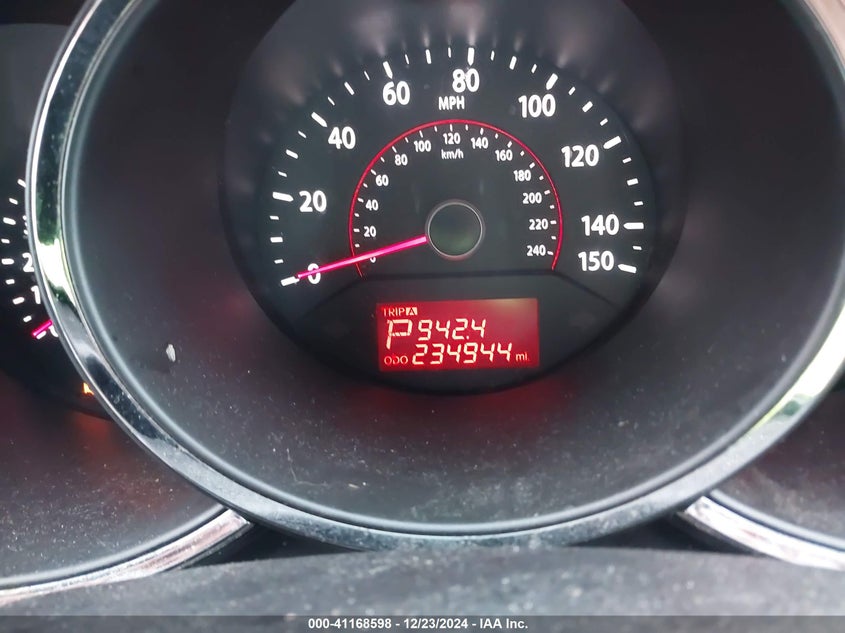 2011 KIA SORENTO VIN: 5XYKT4A29BG147373