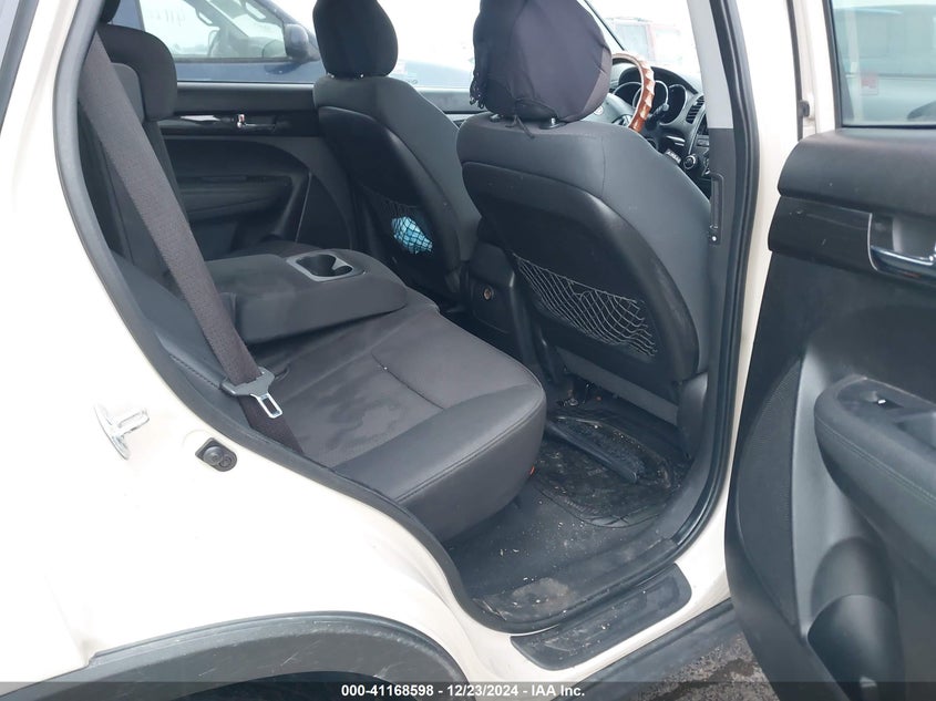 2011 KIA SORENTO VIN: 5XYKT4A29BG147373