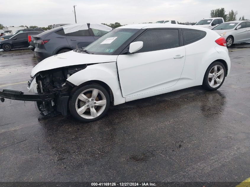 VIN KMHTC6AD4FU228251 2015 Hyundai Veloster no.2