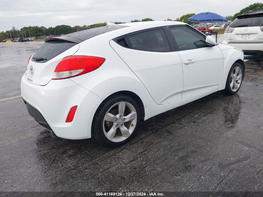 VIN KMHTC6AD4FU228251 2015 Hyundai Veloster no.4