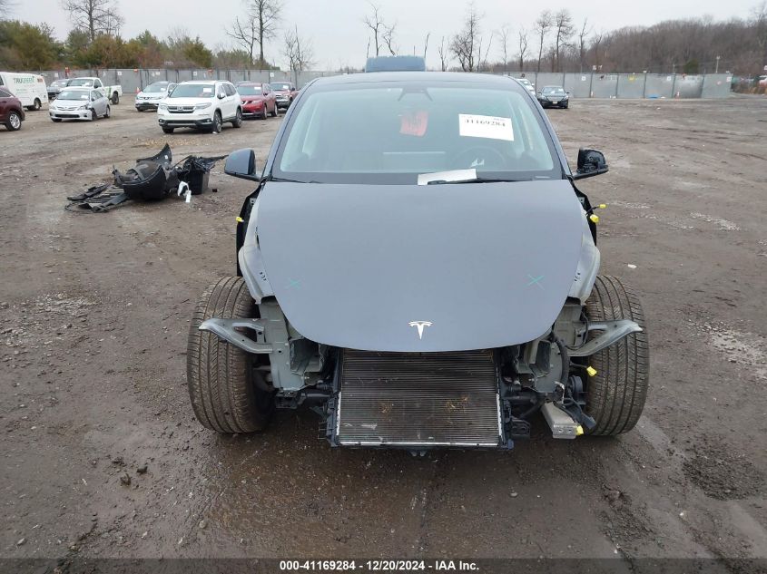 2022 Tesla Model Y Long Range Dual Motor All-Wheel Drive VIN: 7SAYGDEE3NF455642 Lot: 41169284