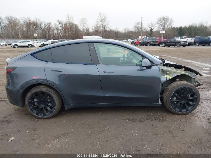 2022 Tesla Model Y Long Range Dual Motor All-Wheel Drive VIN: 7SAYGDEE3NF455642 Lot: 41169284