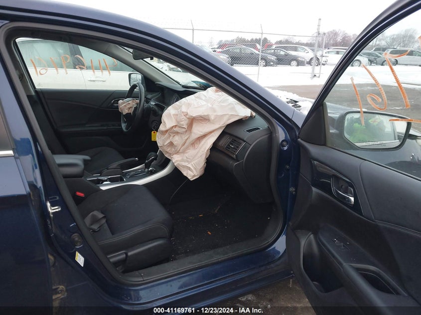 2015 HONDA ACCORD VIN: 1HGCR2F51FA010526