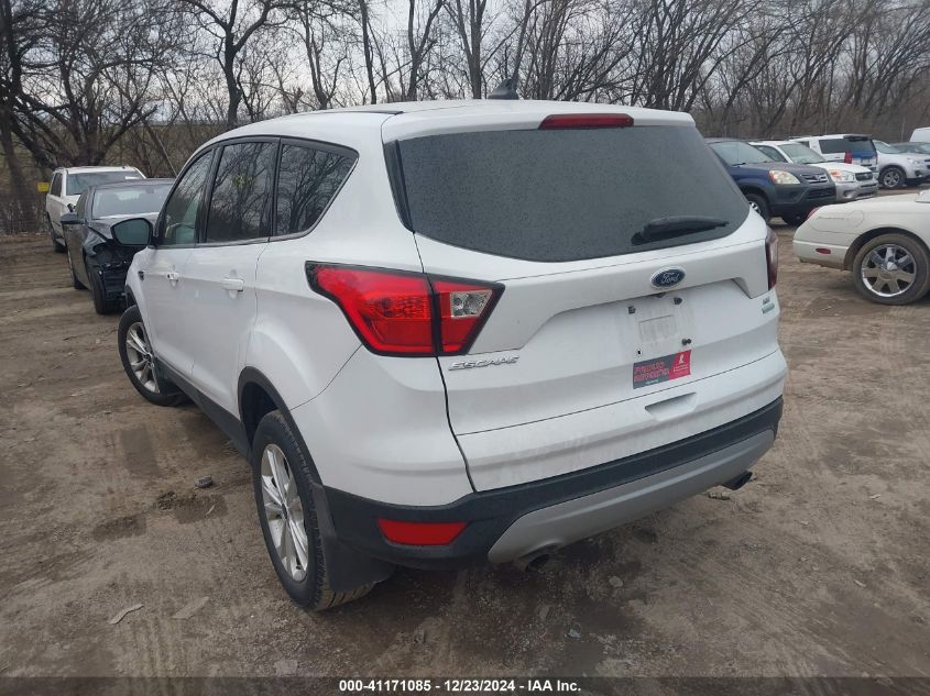 VIN 1FMCU0GD8KUA69472 2019 FORD ESCAPE no.3