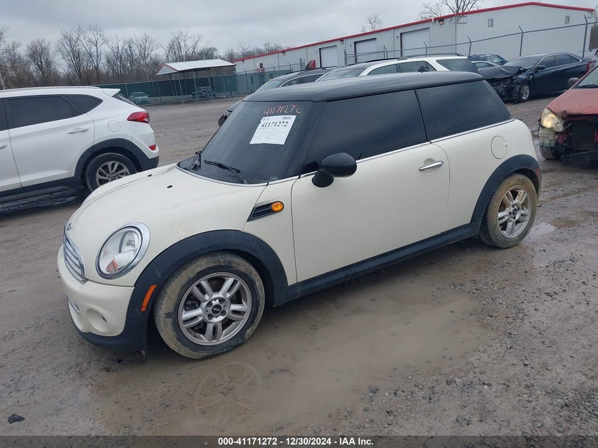 2013 MINI COOPER VIN: WMWSU3C58DT686571
