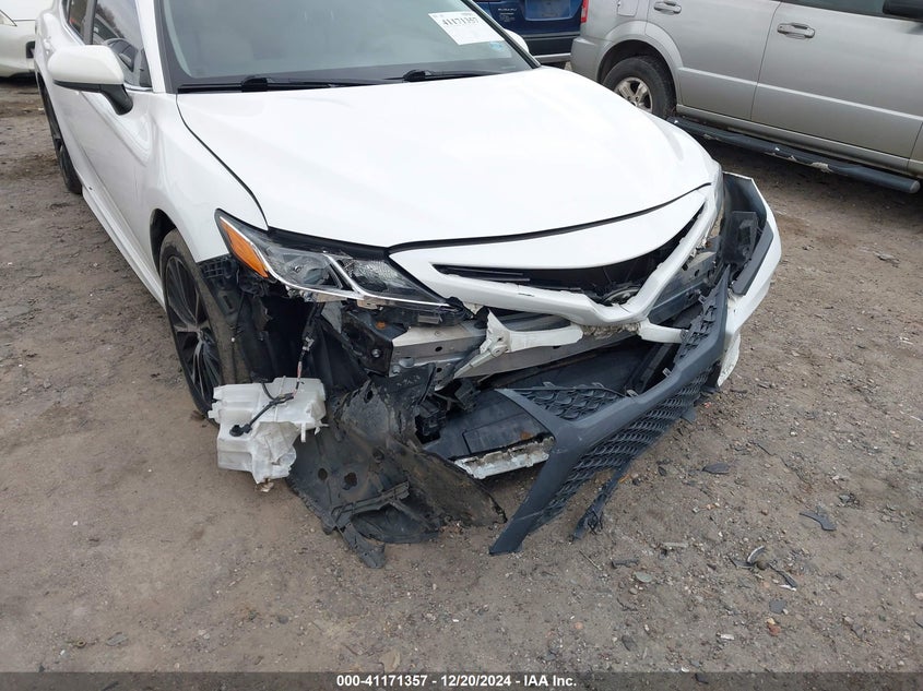 2018 TOYOTA CAMRY SE - 4T1B11HK1JU588210
