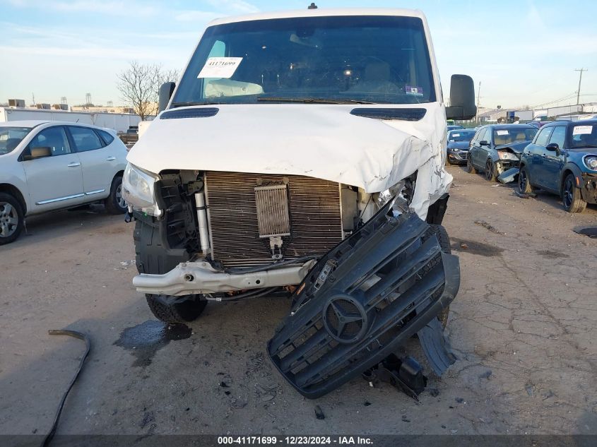 2019 Mercedes-Benz Sprinter 1500 High Roof I4/Standard Roof I4 VIN: WD4PE7ED3KT015734 Lot: 41171699