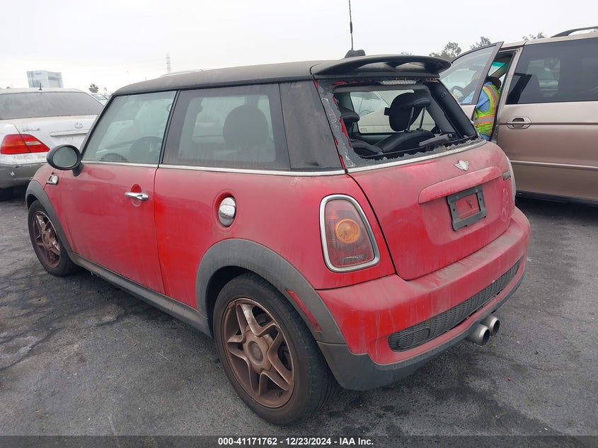 2009 MINI COOPER S VIN: WMWMF73549TT98922