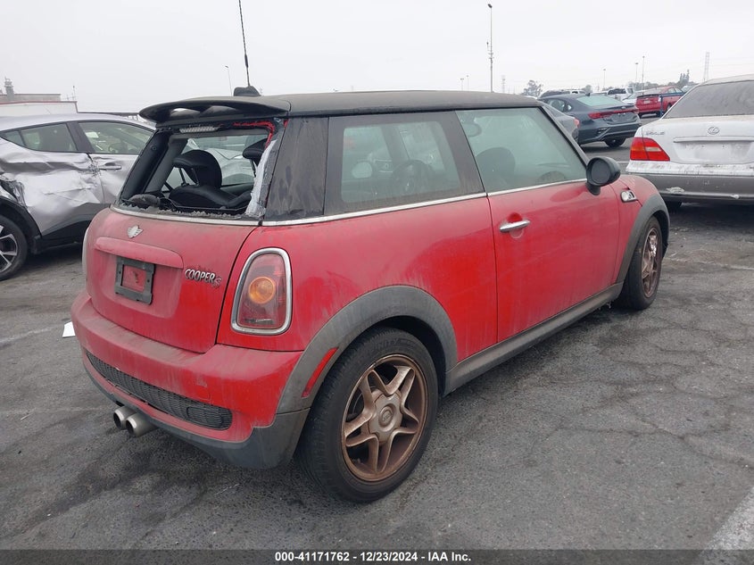 2009 MINI COOPER S VIN: WMWMF73549TT98922