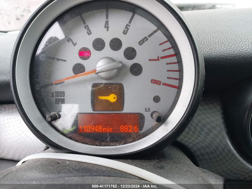 2009 MINI COOPER S VIN: WMWMF73549TT98922