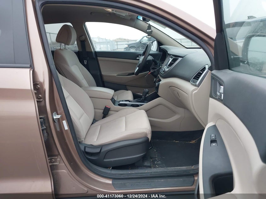 2016 HYUNDAI TUCSON VIN: KM8J33A29GU051136