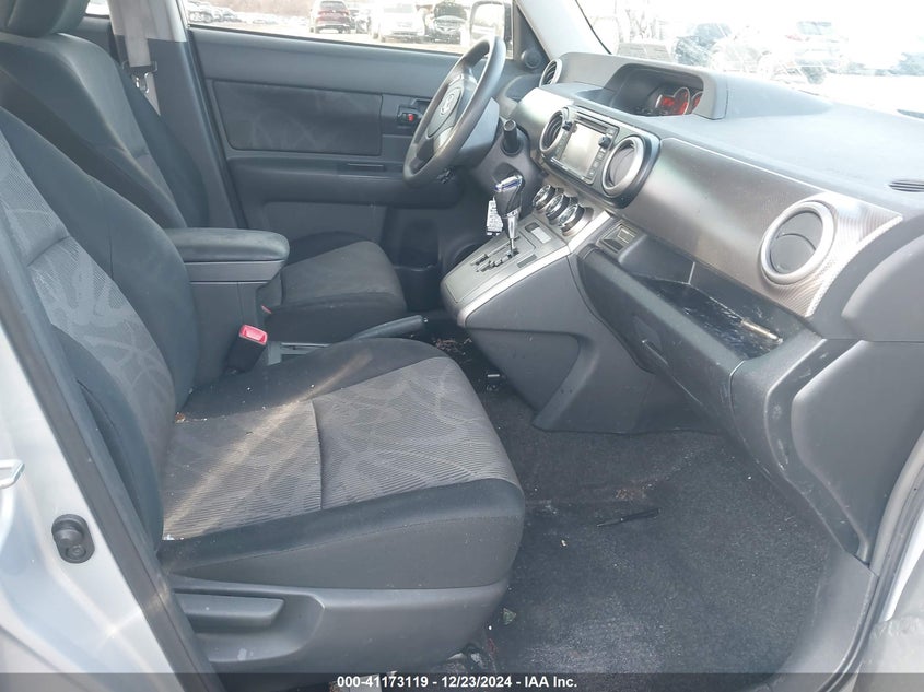 2013 SCION XB VIN: JTLZE4FE0DJ040196