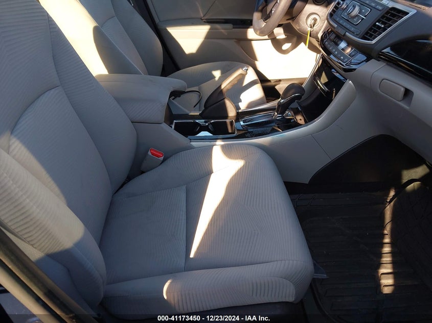 2017 HONDA ACCORD VIN: 1HGCR2F39HA239912