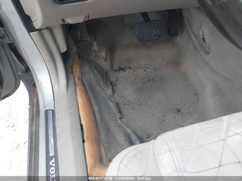 YV1CZ91H831013647 2003 VOLVO XC90 photo no. 13