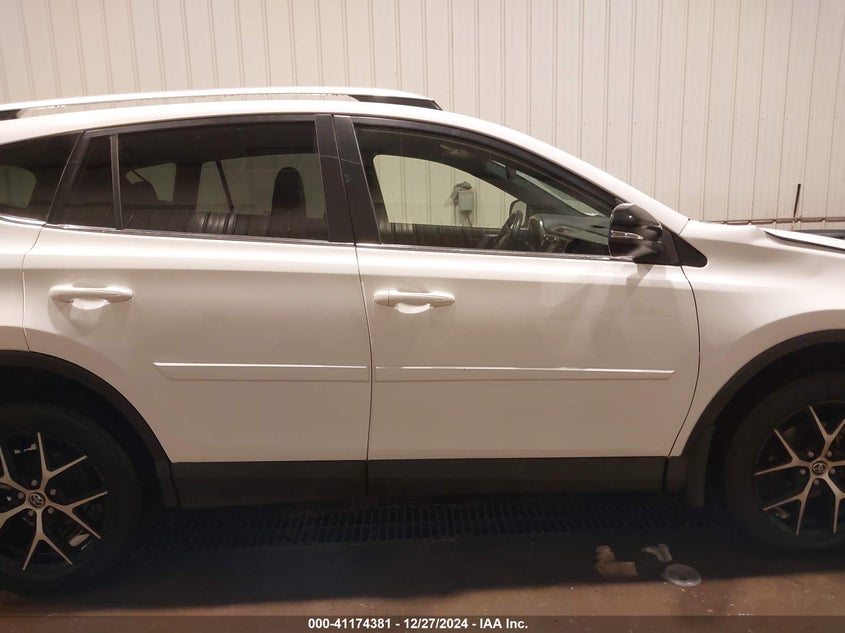 2016 TOYOTA RAV4 SE - JTMJFREV8GJ062794