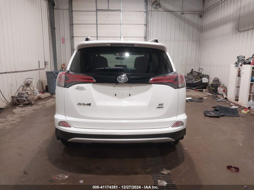 2016 TOYOTA RAV4 SE - JTMJFREV8GJ062794