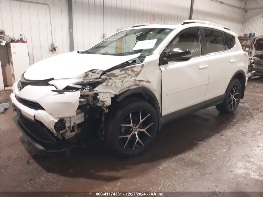 2016 TOYOTA RAV4 SE - JTMJFREV8GJ062794