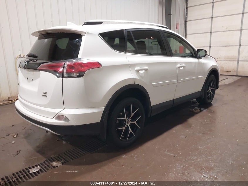 2016 TOYOTA RAV4 SE - JTMJFREV8GJ062794