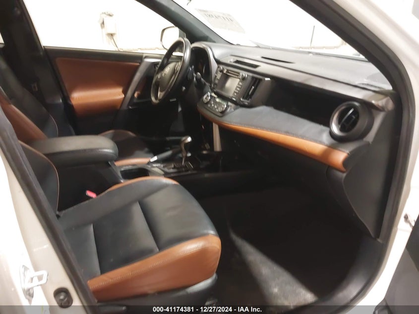 2016 TOYOTA RAV4 SE - JTMJFREV8GJ062794