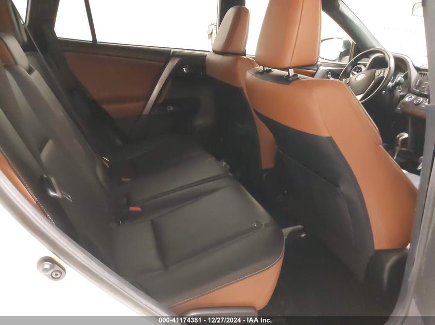 2016 TOYOTA RAV4 SE - JTMJFREV8GJ062794