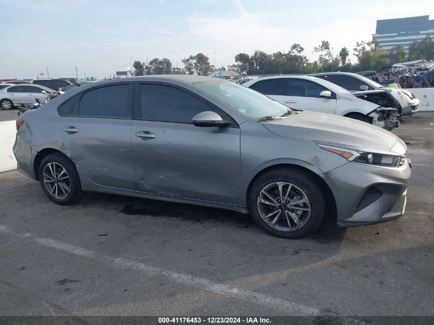 VIN 3KPF24AD5NE490186 2022 KIA FORTE no.13