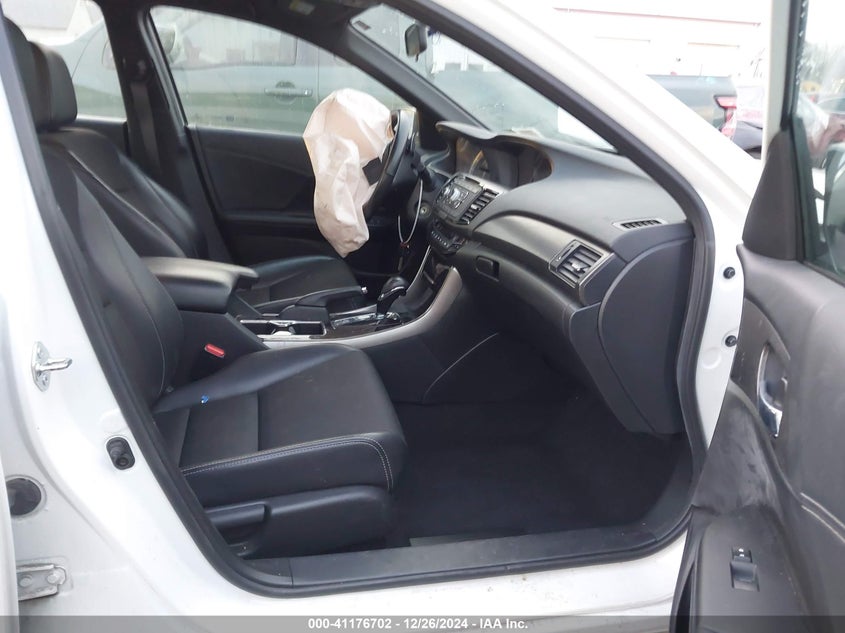 2017 HONDA ACCORD VIN: 1HGCR2F58HA284275