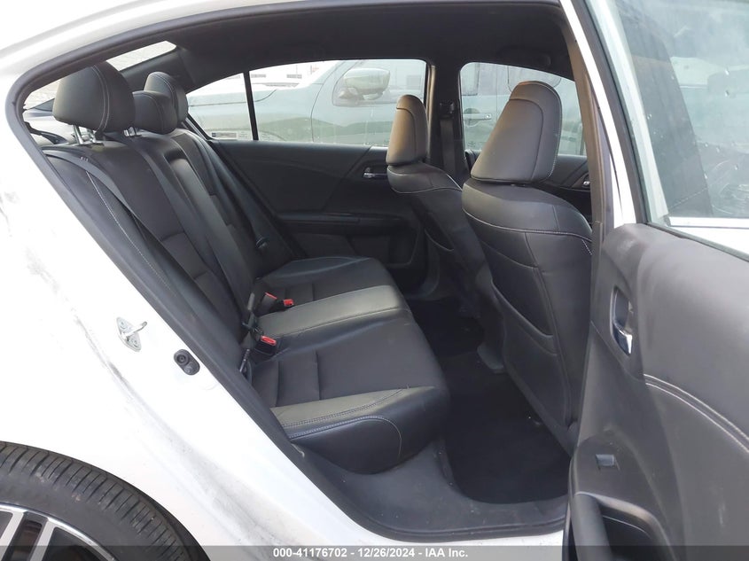 2017 HONDA ACCORD VIN: 1HGCR2F58HA284275