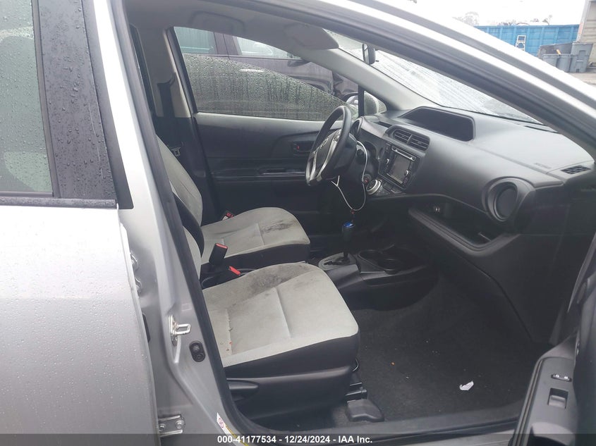 2015 TOYOTA PRIUS C VIN: JTDKDTB39F1101482