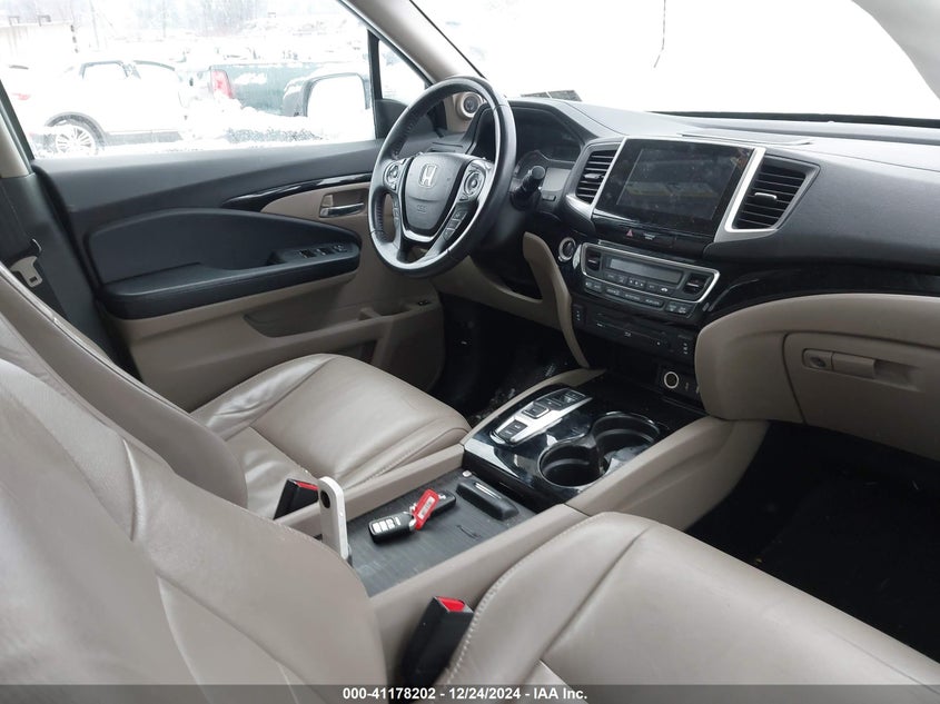 2018 HONDA PILOT VIN: 5FNYF6H92JB053566