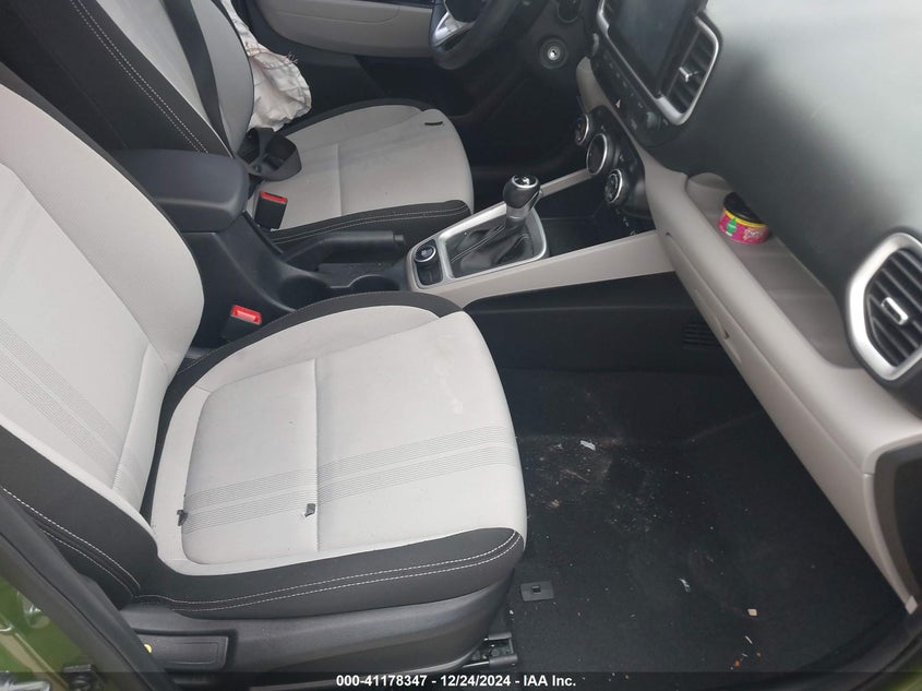 2022 HYUNDAI VENUE VIN: KMHRC8A37NU171572